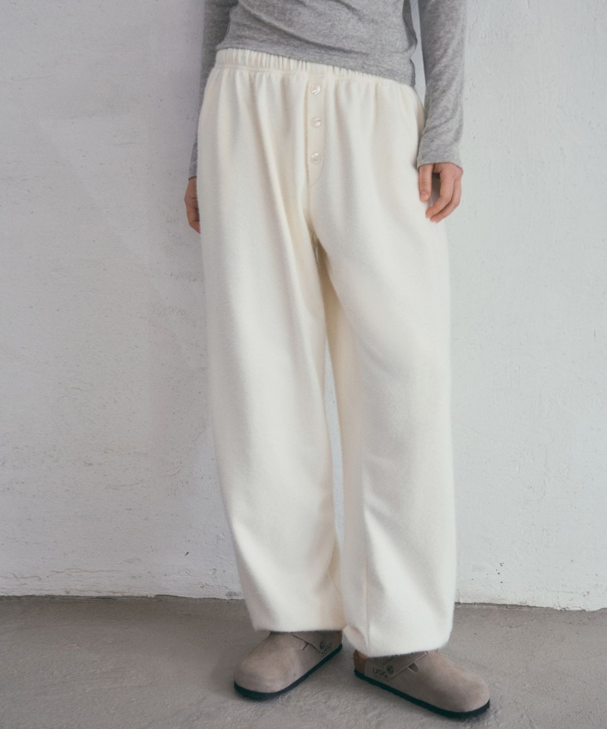아우어노스텔지아(OURNOSTALGIA) Snowy Button Jogger Pants_Ivory(O25-PT17)