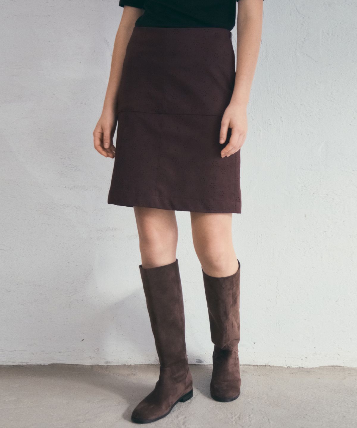아우어노스텔지아(OURNOSTALGIA) Punch Fake Suede Midi Skirt_Brown(O25-SK19)