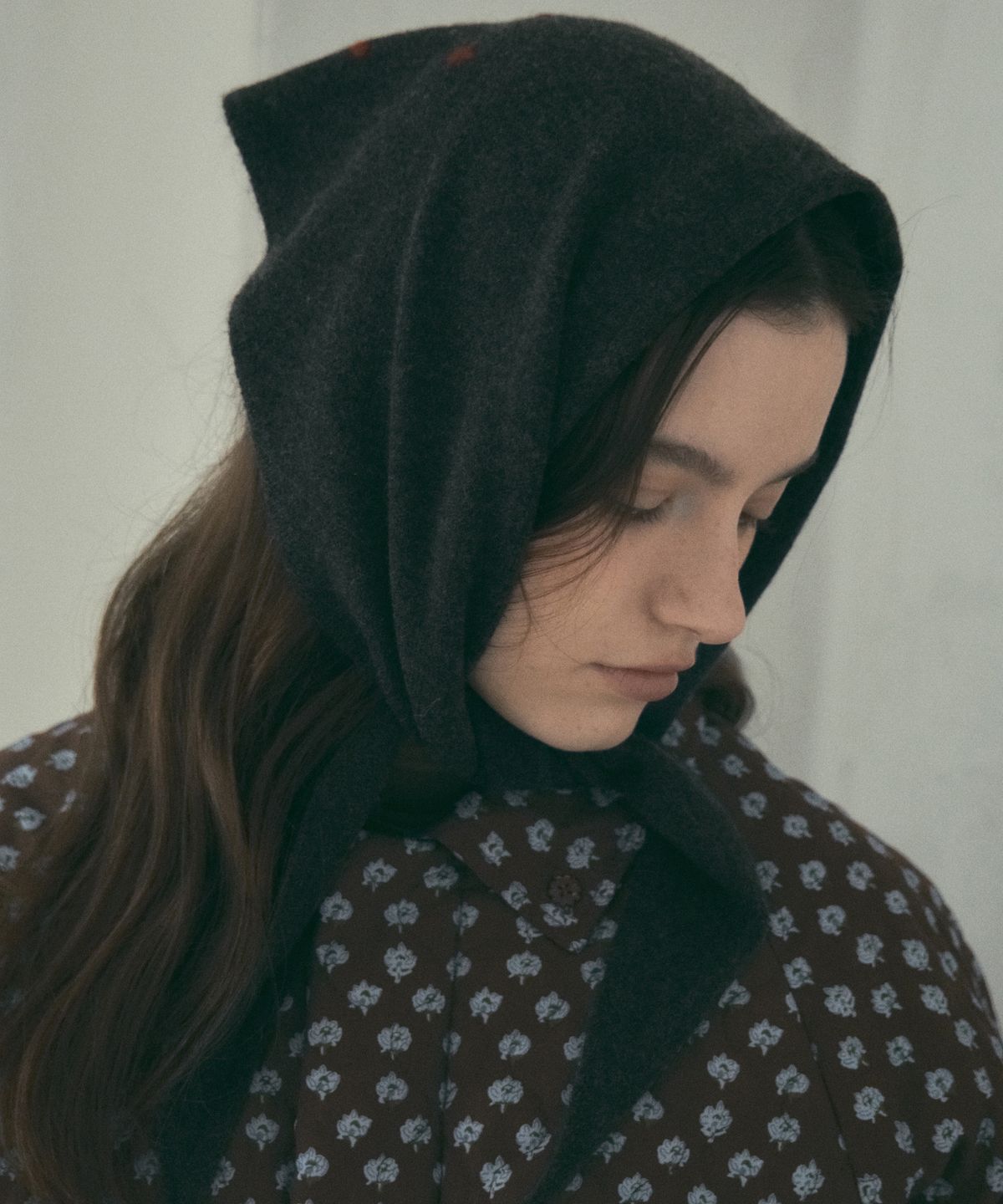 아우어노스텔지아(OURNOSTALGIA) Dear Heart Knit Kerchief_Charcoal(OC25-KN21)