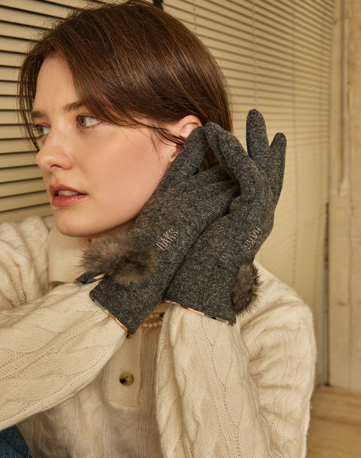 닥스 여성 액세서리(DAKS WOMENS ACCESSORIES) 그레이 밍크 퍼 울 장갑 DCGV5F431G2