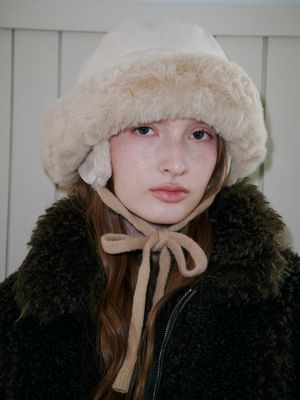 스웨이드 퍼 이어플랩 버킷햇 (아이보리)