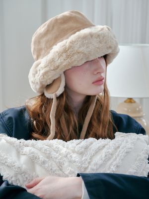 스웨이드 퍼 이어플랩 버킷햇 (베이지)