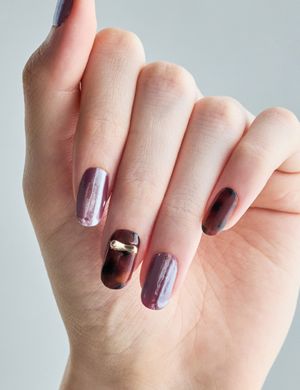 N 느와르 앰버 네일