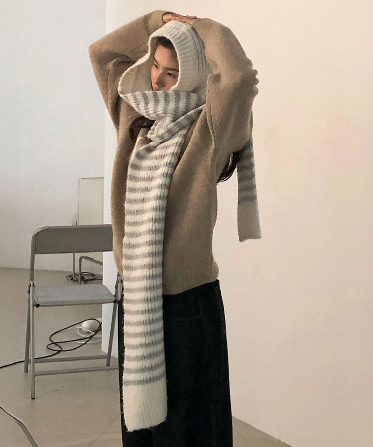 리리수(LILISU) Charlie Hoodie Muffler / White Grey