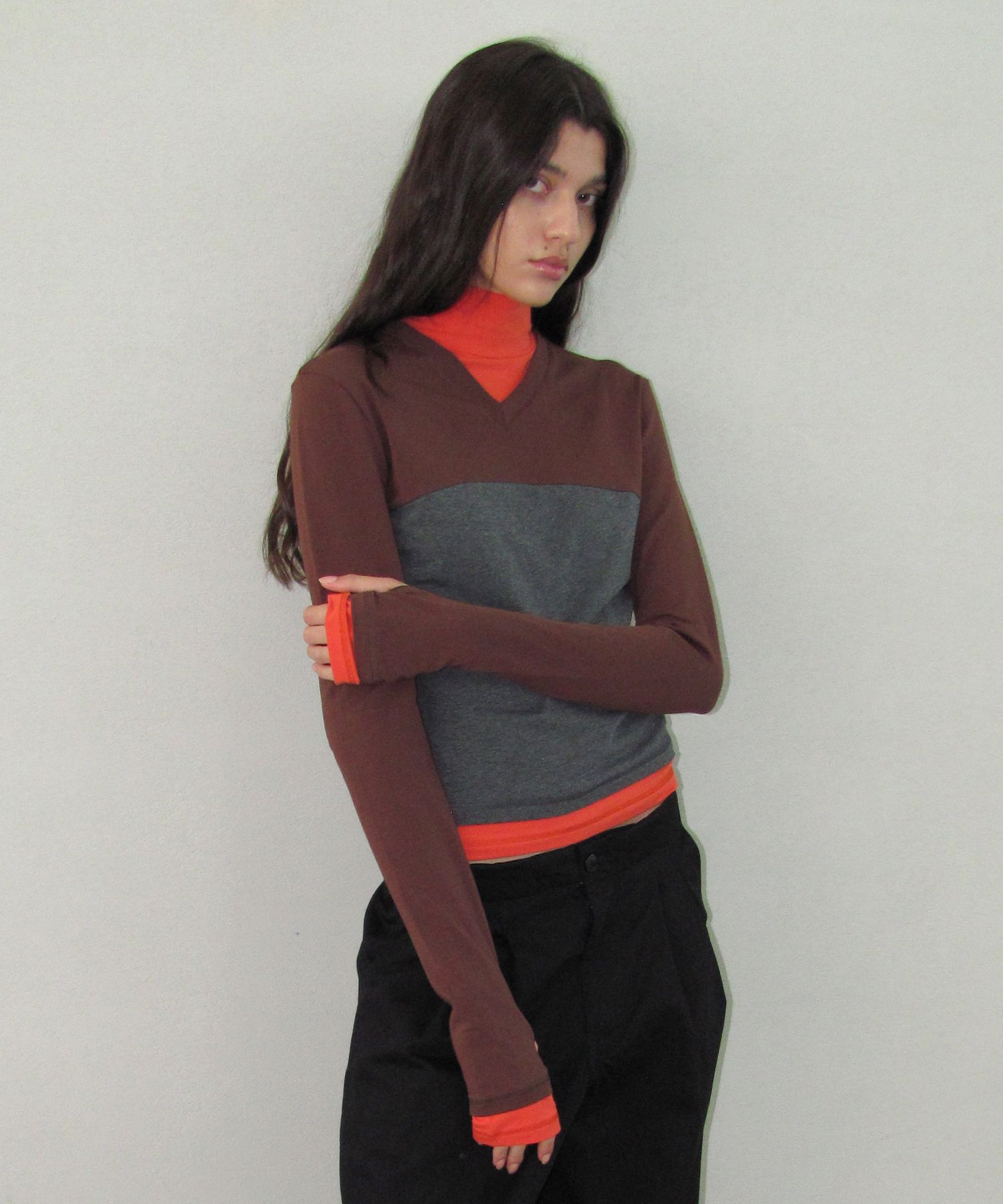 PARTIMENTO WOMEN レイヤードTシャツ MUSINSA公式 | PARTIMENTO WOMEN カラー ブロック Vネック レイヤード