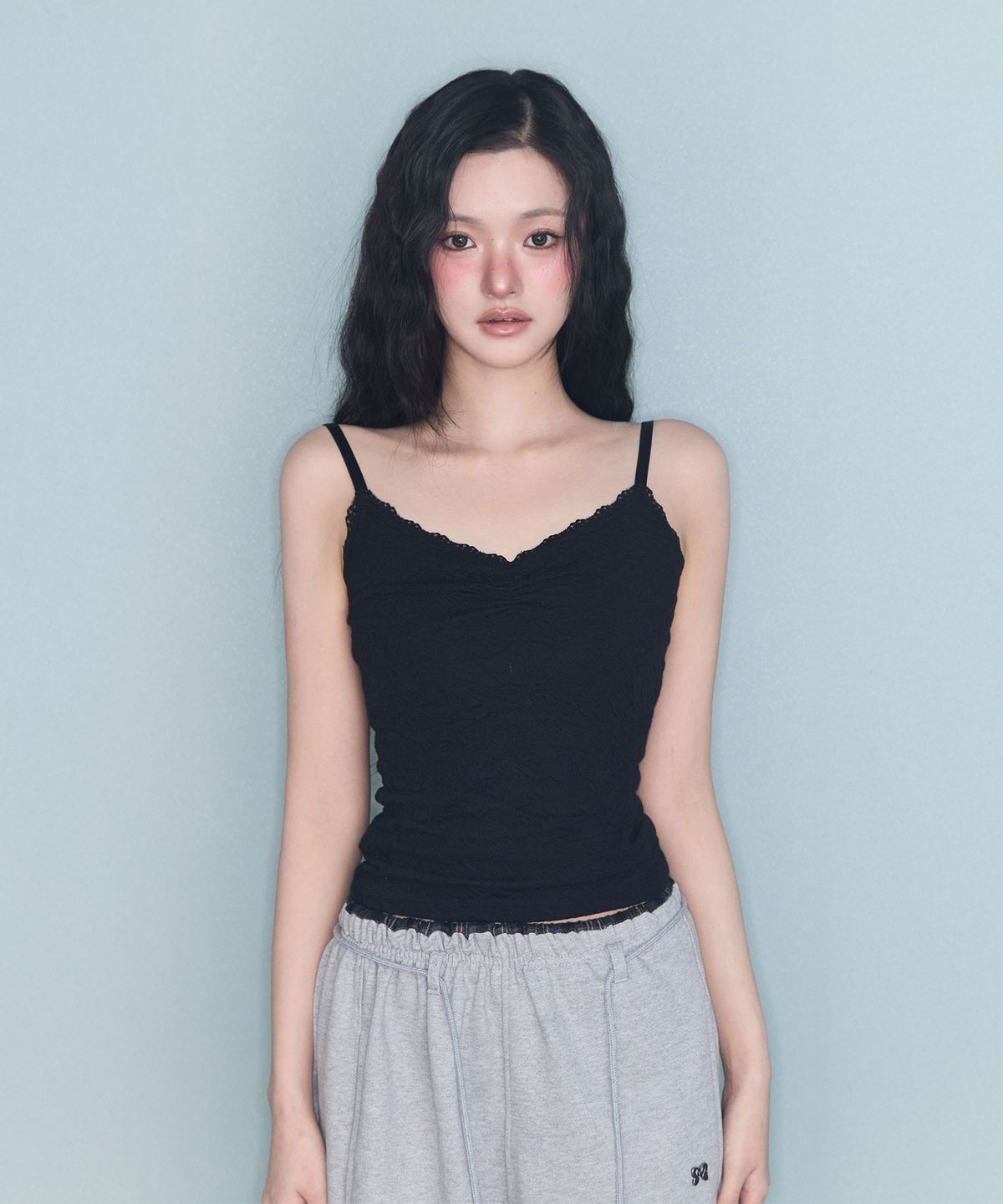 미레코(MIRECO) FLOWER EMBOSSED SLEEVELESS BLACK