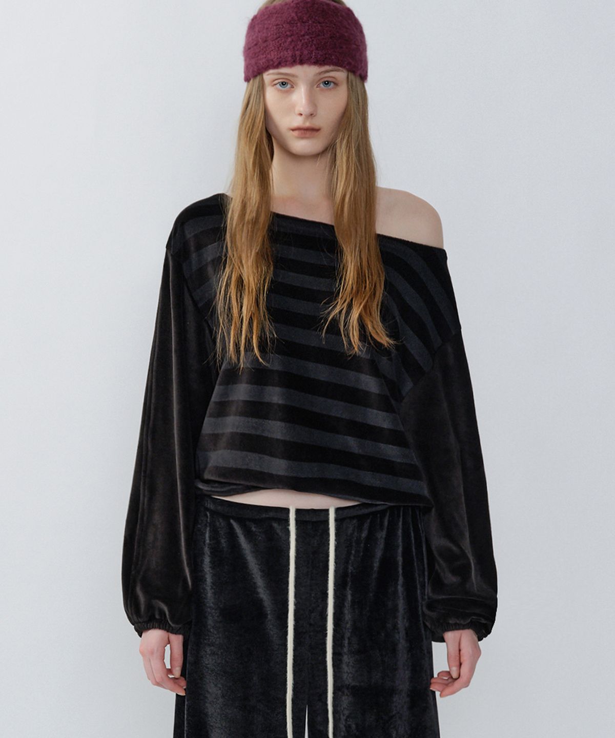 이어닝(YEARNING) VELVET STRING LOOSE TOP, BLACK STRIPE