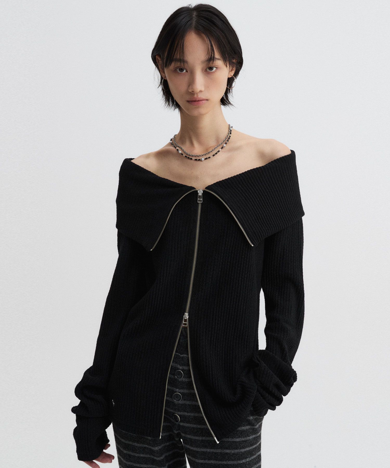 MUSINSA | DNSR WOMEN Off-shoulder knit zip-up black