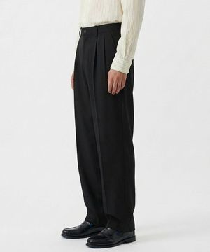 울블랜드 세미와이드 투턱 슬랙스