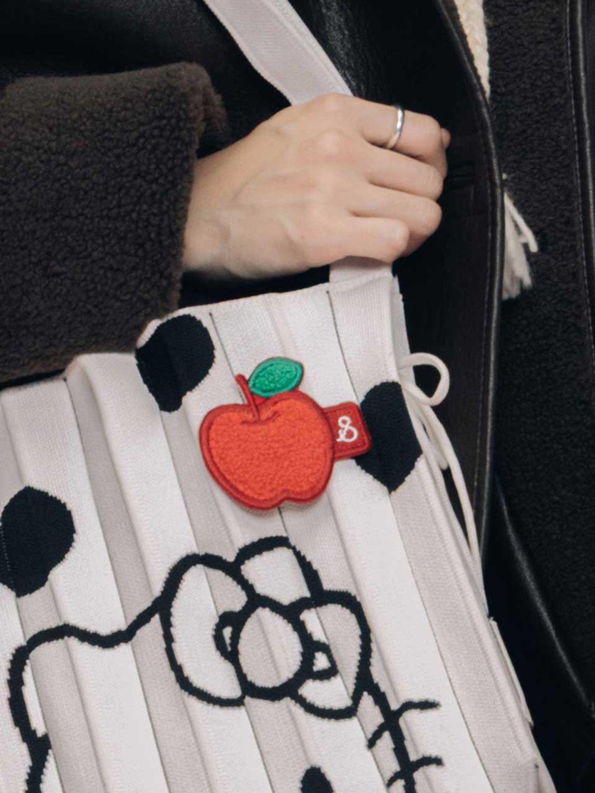 조셉앤스테이시(JOSEPH&STACEY) Lucky Hello Kitty Boucle Wappen Apple