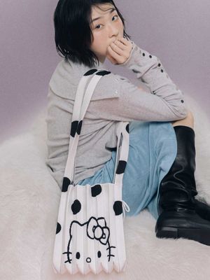 Lucky Pleats Knit Crossbody M Dot Hello Kitty (ALL)