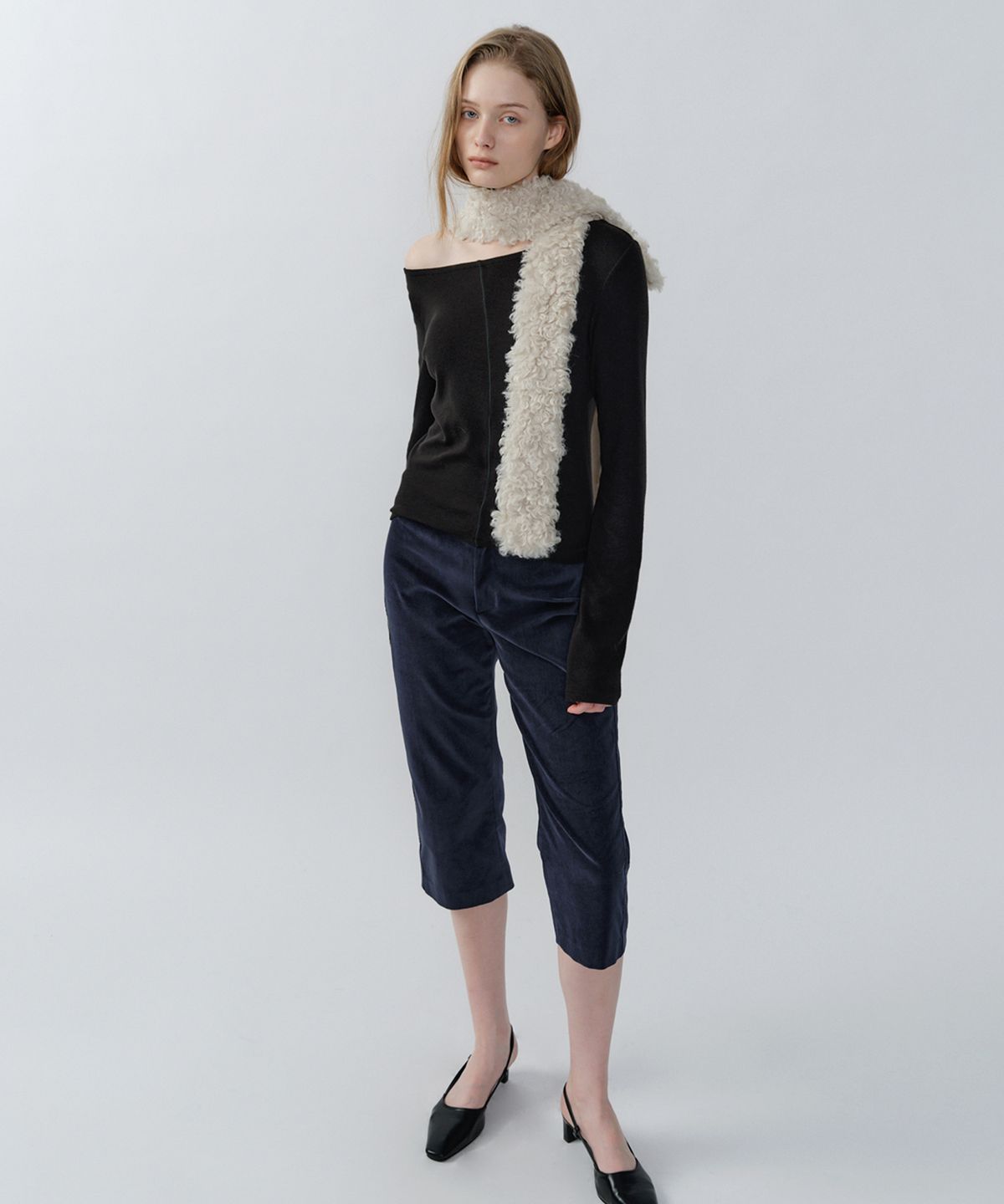 이어닝(YEARNING) REALAX VELVET CAPRI PANTS, MIDNIGHT