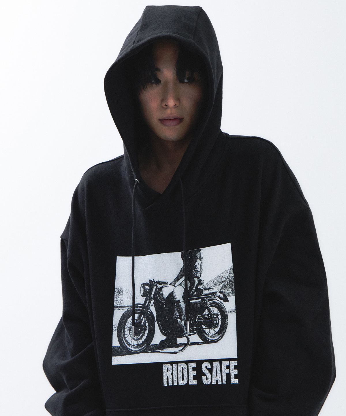 이브인더월드(EVEINTHEWORLD) RIDE SAFE HOODIE BLACK