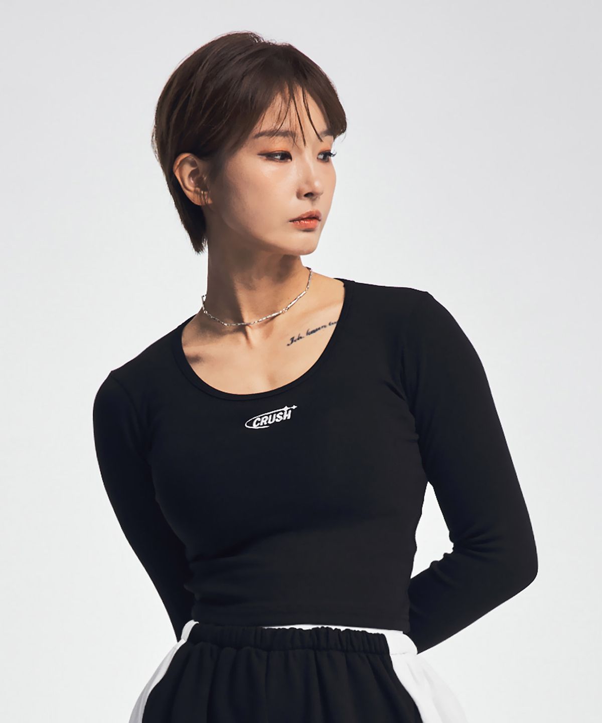 크러쉬 스타일(CRUSHST) 콘투어 유넥 롱 슬리브 블랙