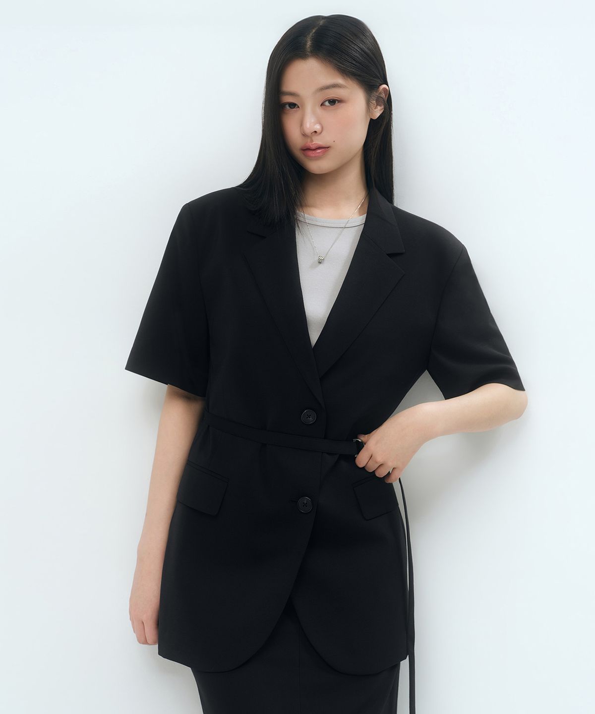 무신사 스탠다드 우먼(MUSINSA STANDARD WOMAN) 우먼즈 슬릭 벨티드 반소매 블레이저 [블랙]