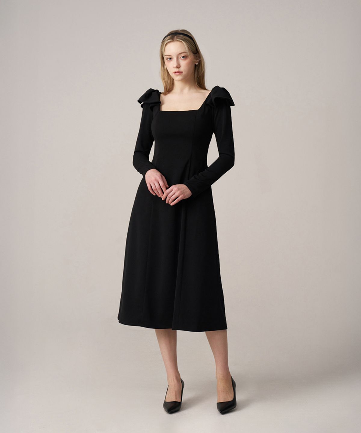 스쿠스퀘어(SQUSQUARE) Audrey ribbon dress_Classic Black