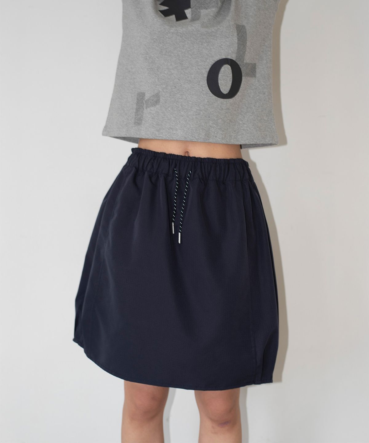 온스카(ONSKA) NYLON BALLOON SKIRT (NAVY)