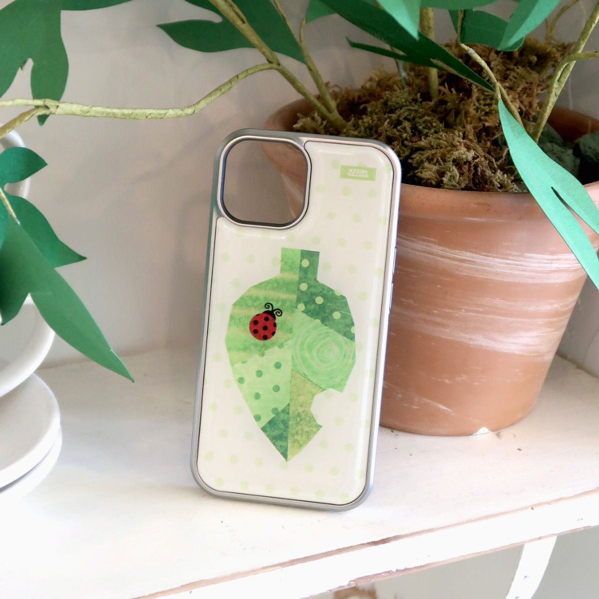 케짐 빌리지(KEZIM VILLAGE) [+iPhone 18 시리즈] Leaf & Ladybug case (Silver bumper)