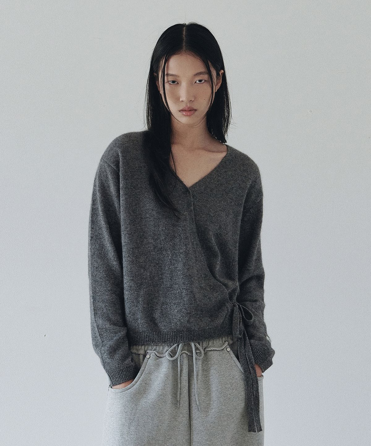 니브(NEEV) Raccoon Tie Wrap Knit (Gray)