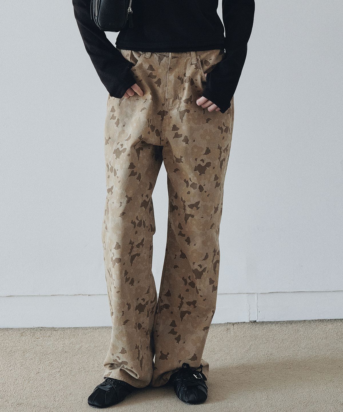 니브(NEEV) Vintage Camo Pattern Pants (Beige)
