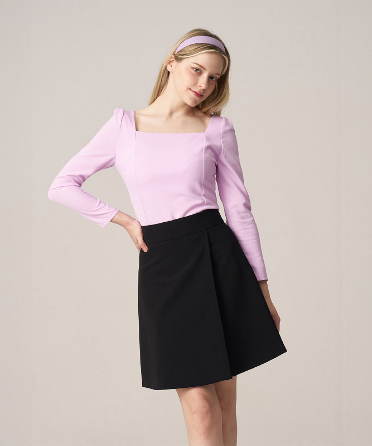 스쿠스퀘어(SQUSQUARE) Nana Mini Wrap Skirt_Clear Black