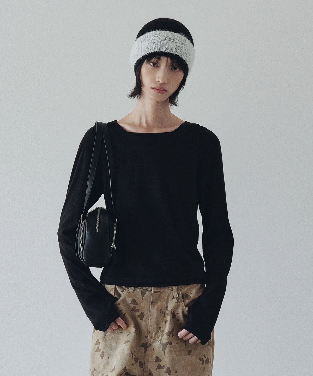 니브(NEEV) Back String Layered T-Shirt Set (Black)