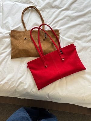 Flat Suede Shoulder Bag_HC2599BG001M