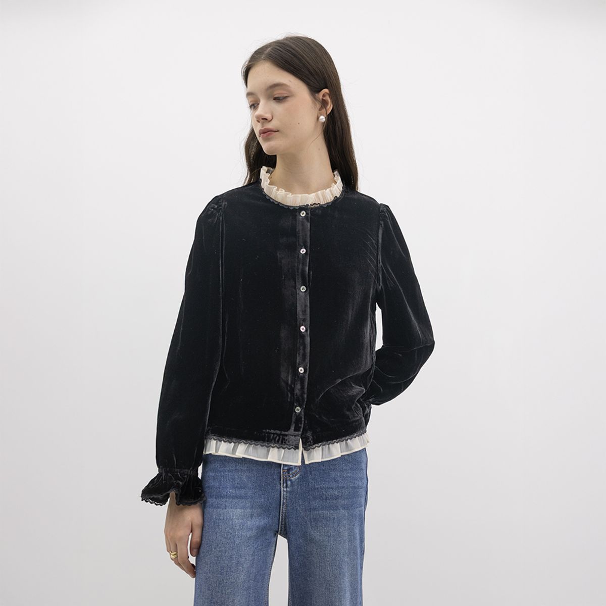 웬스데이딜라잇(WEDNESDAY DELIGHT) WD_Velvet elegant neckline shirt_BLACK