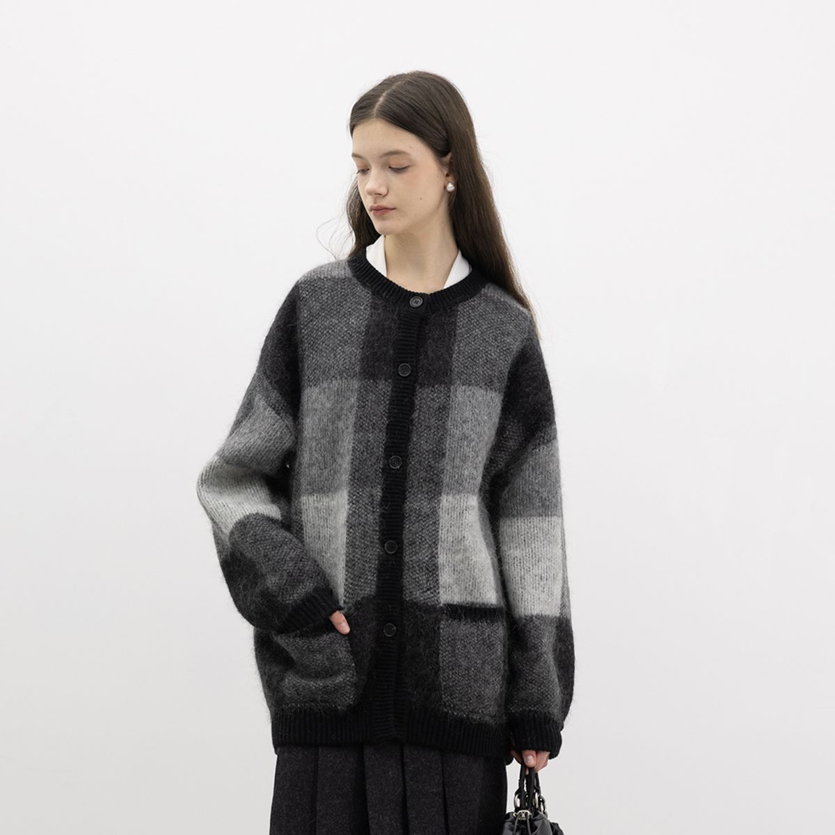 웬스데이딜라잇(WEDNESDAY DELIGHT) WD_Winter color-blocked knit cardigan_BLACK