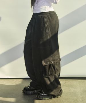 R 로고 플리스 카고팬츠 [블랙]