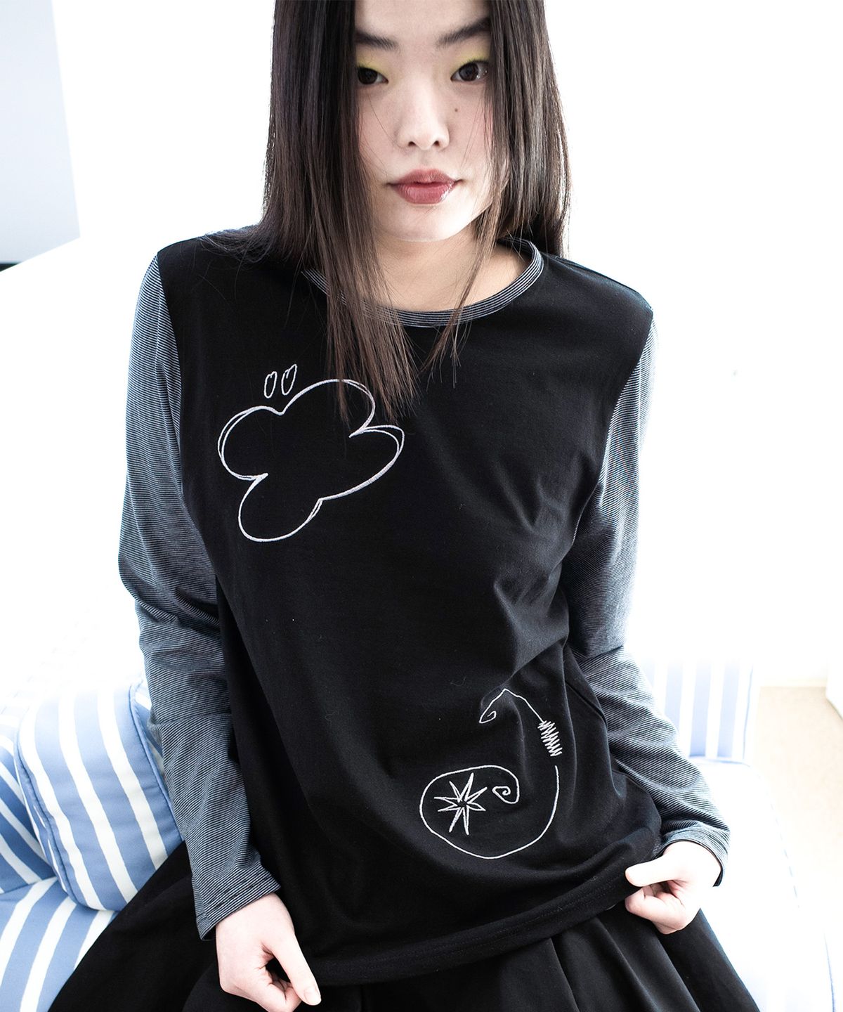 온스카(ONSKA) NEEDLEWORK LONG SLEEVE T (BLACK)