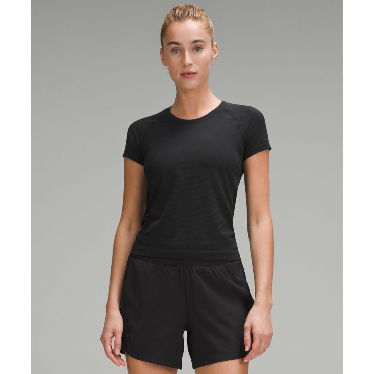 룰루레몬(LULULEMON) 스위프틀리 테크 숏슬리브 셔츠 2.0 *웨이스트 렝스  BLK BLK