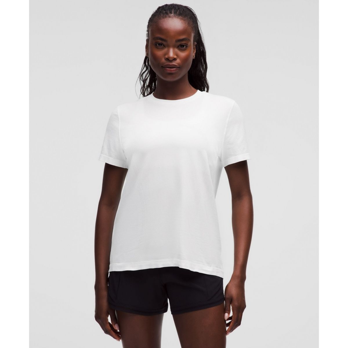 룰루레몬(LULULEMON) 스위프틀리 릴랙스드 숏슬리브 셔츠 *업데이트 핏  WHWH