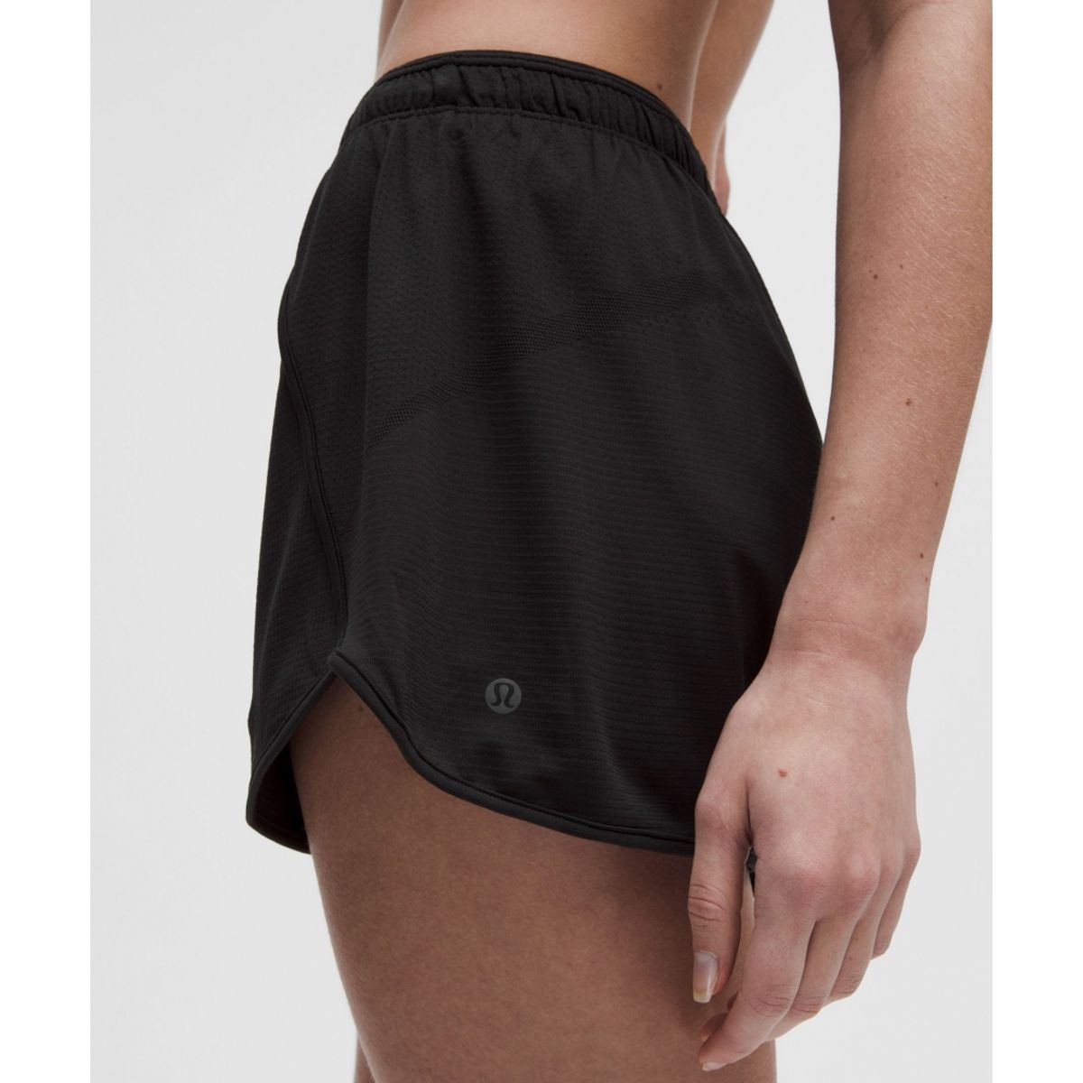 룰루레몬(LULULEMON) 스위프틀리 미드라이즈 쇼츠 3inch  BLK BLK