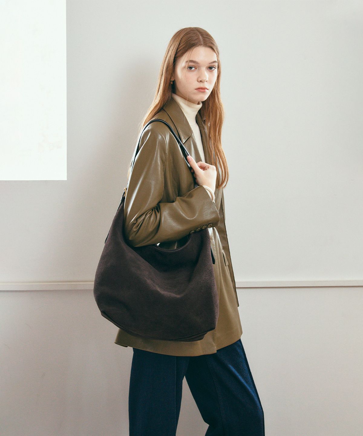 끌라베(CLAVE) 엘리 스웨이드 다크 브라운 토트백 (ELLIE Suede dark brown Tote Bag)