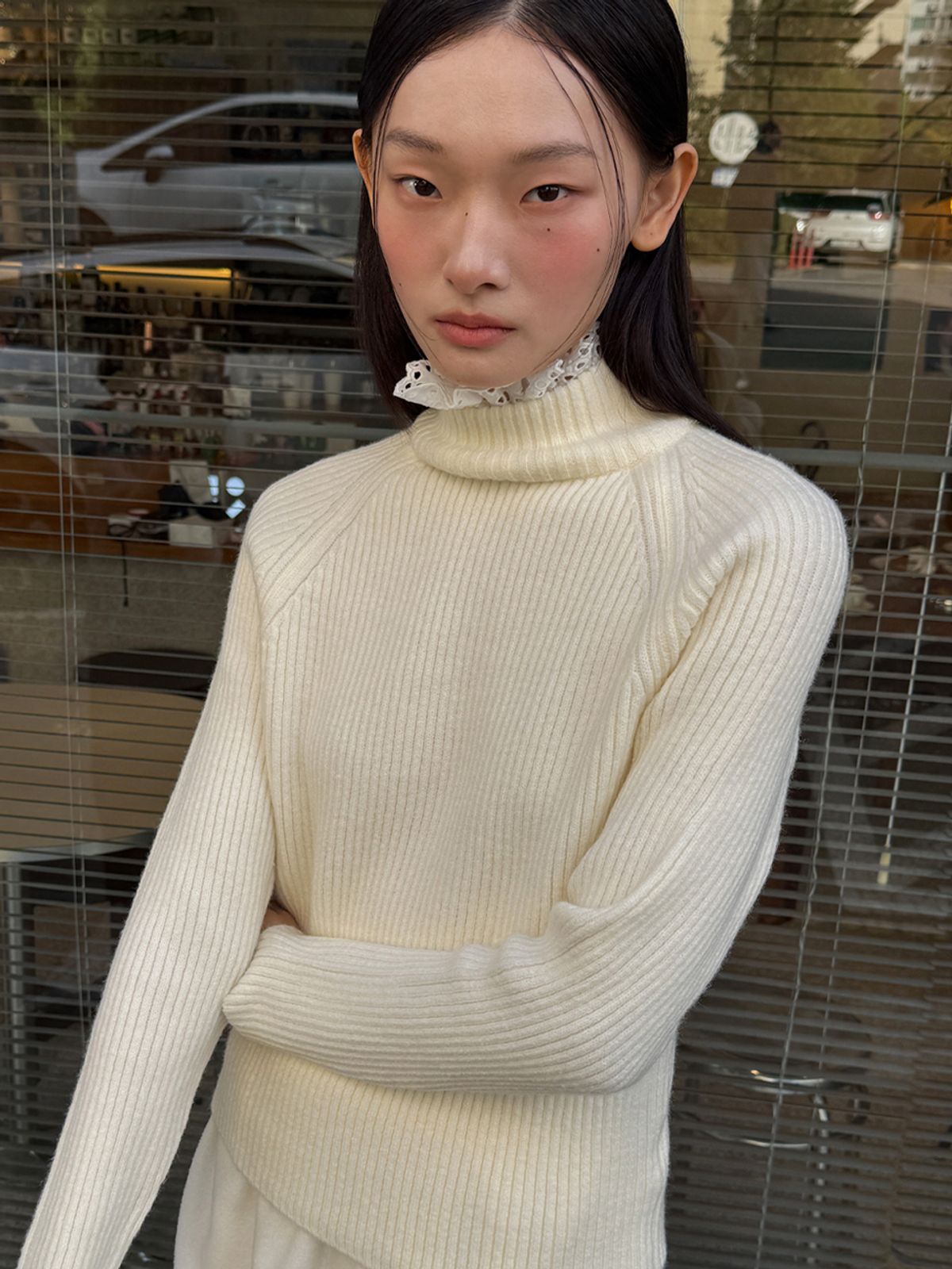 최에(CHOIAE) Bloom high-neck Knit - Ivory