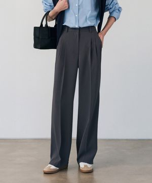 시즌리스 핀턱 슬랙스_차콜