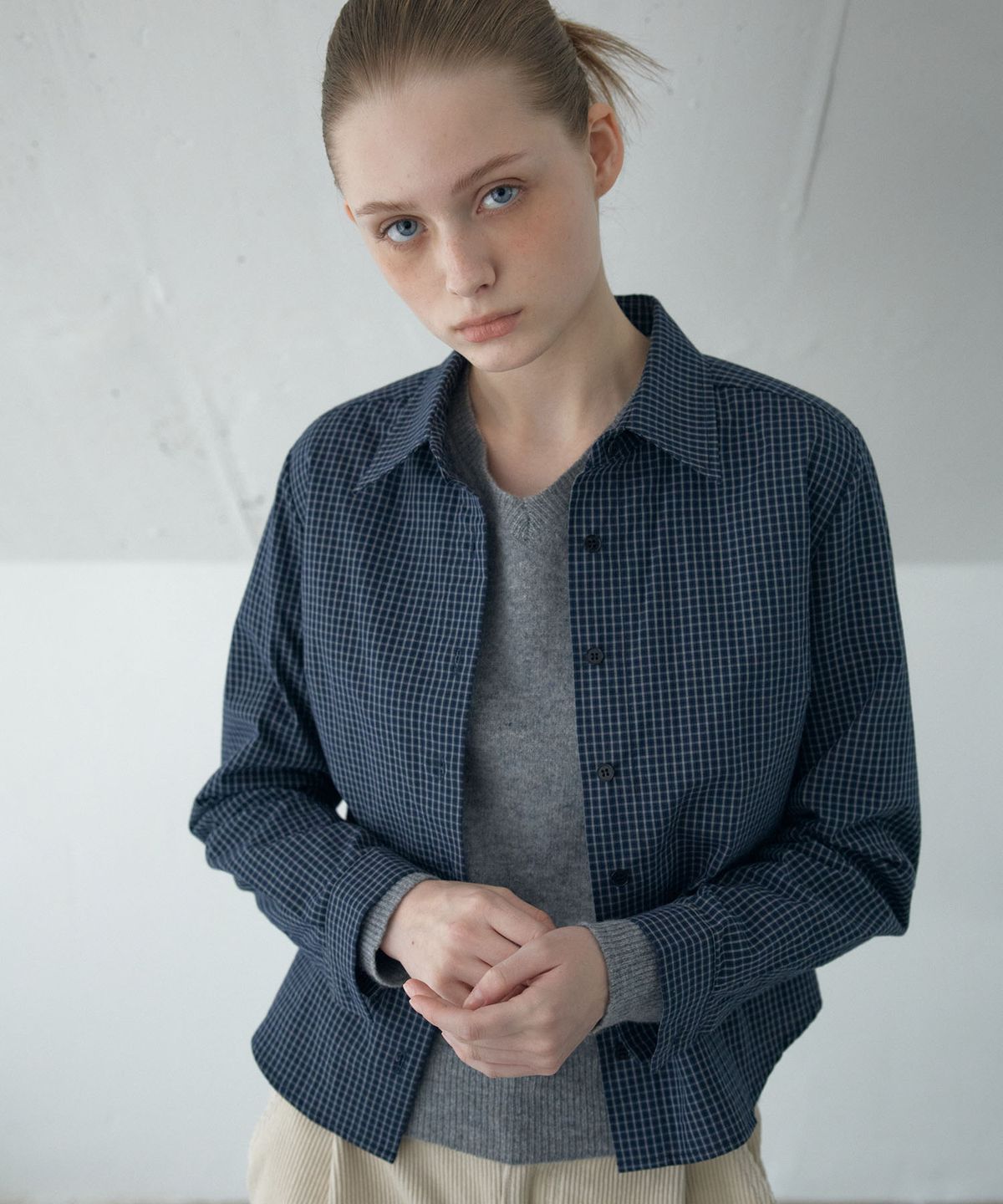 아위(AHWE) CHECK SLIM-FIT SHIRTS_NAVY