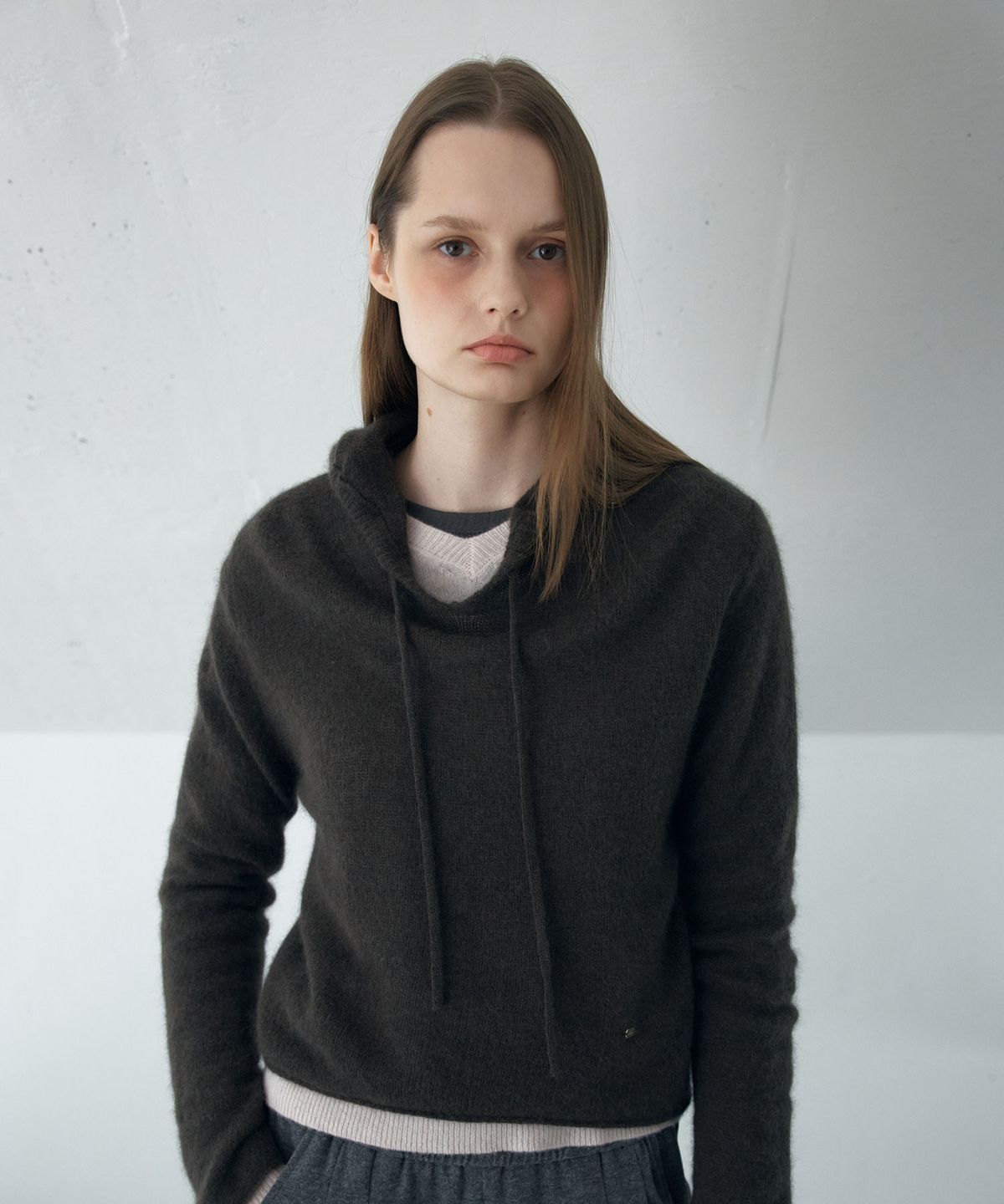 아위(AHWE) WOOL BLEND HOODED PULLOVER_BRWON