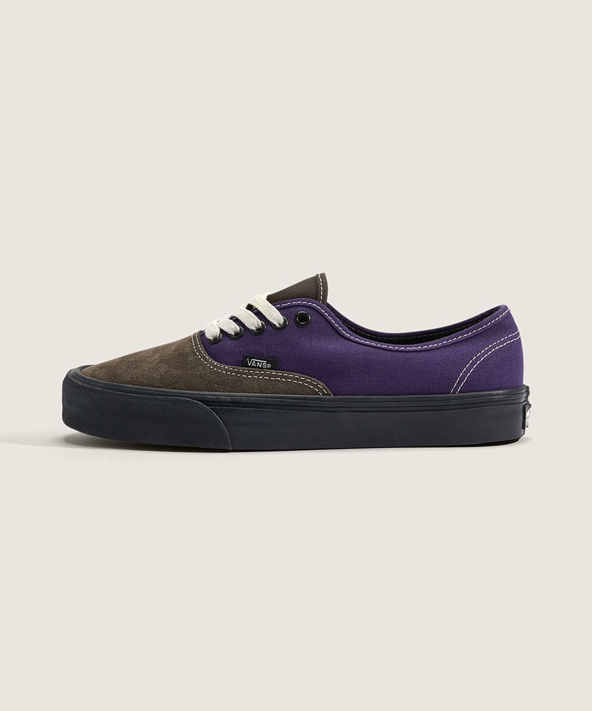 반스(VANS) 어센틱 - 블랙 사이드월:고딕 그레이프 / VN000D7Y11E1