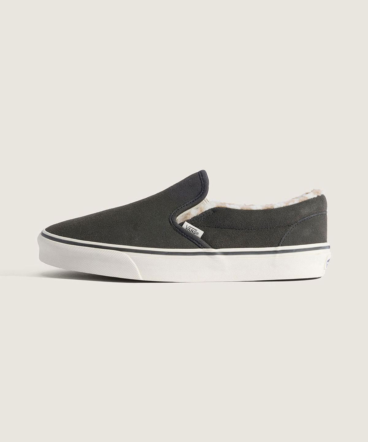 반스(VANS) 클래식 슬립온 - (코지 허그) 페이디드 블랙 / VN000BVZEMV1