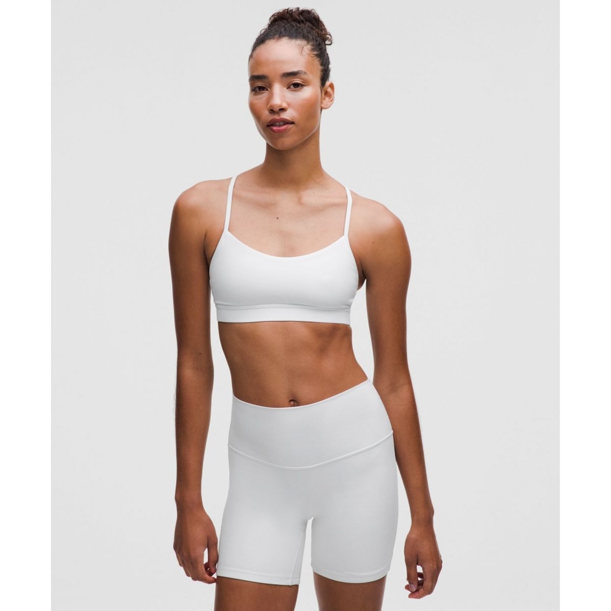 룰루레몬(LULULEMON) 플로우 Y 브라 Nulu *라이트 서포트, A C컵  WHT