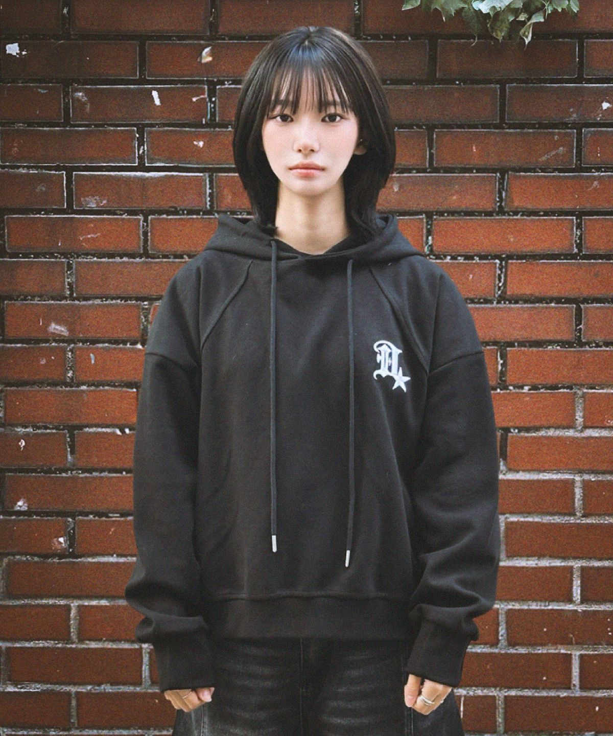 다미쉬(DAMISH) 고딕 3D 심볼 자수 후드_블랙
