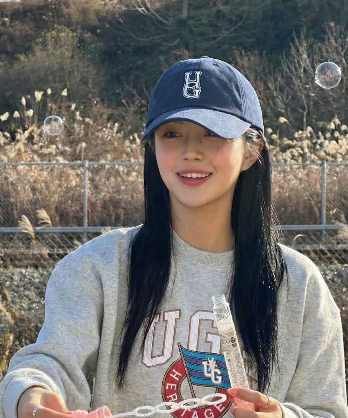 유니버스 가먼트(UNIVERSE GARMENT) 에센셜 로고 볼캡_NAVY