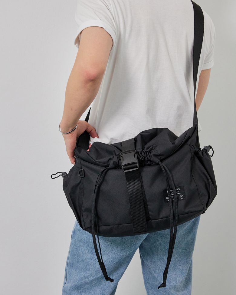 [PLASTIC] String Hobobag (Black)