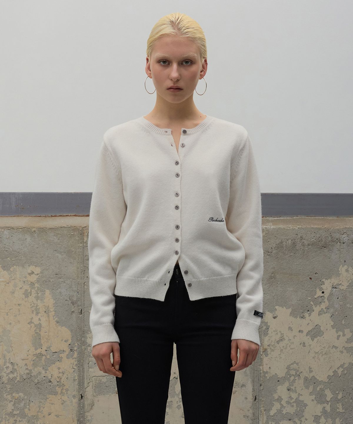 락케이크(ROCKCAKE) Essential Crewneck Cardigan - Ivory