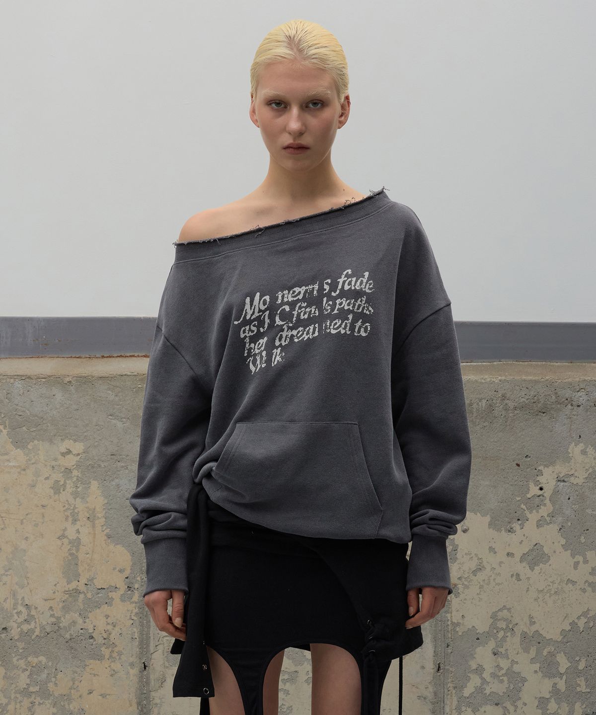 락케이크(ROCKCAKE) Washed Off Shoulder Sweatshirt - Charcoal