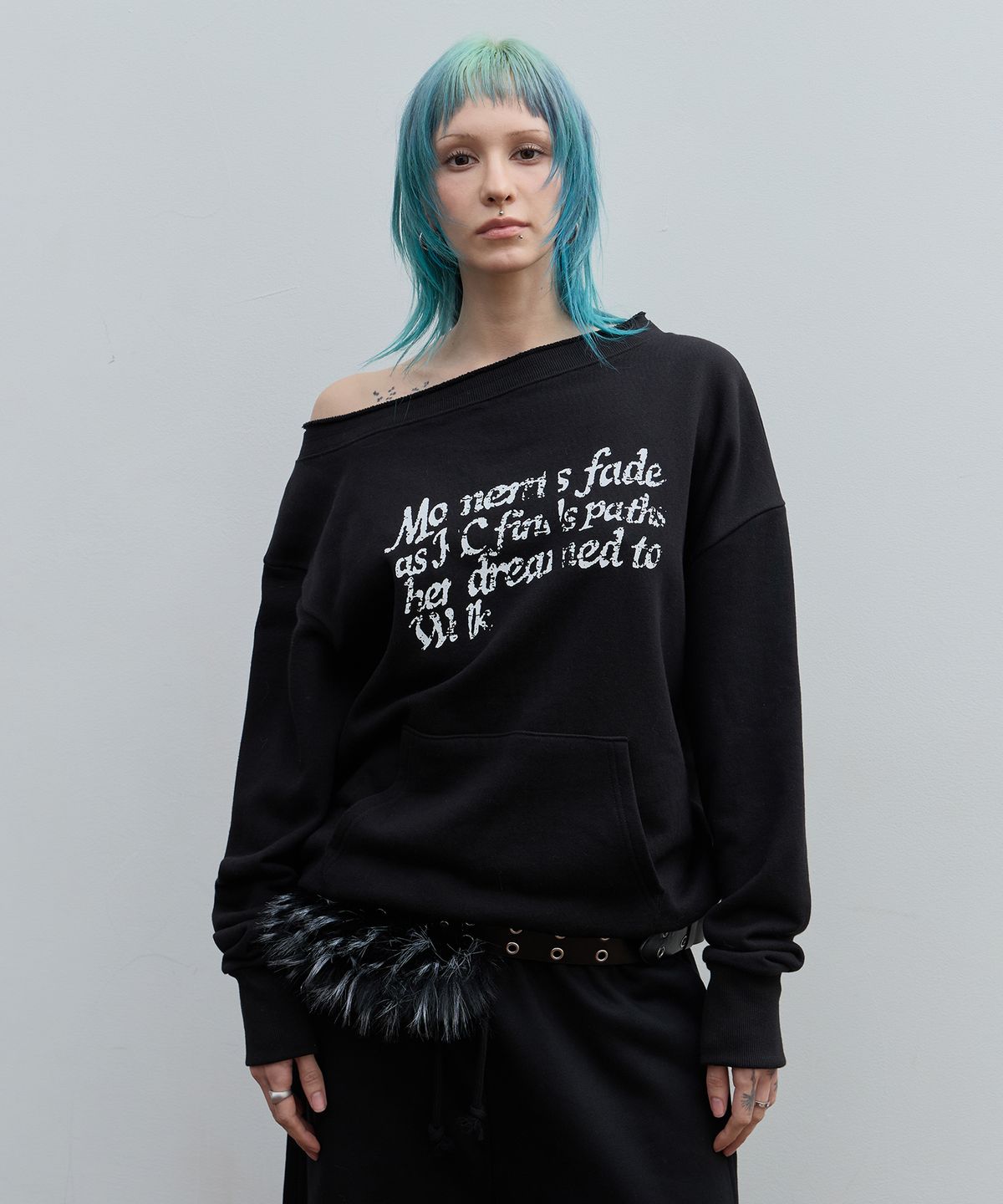 락케이크(ROCKCAKE) Washed Off Shoulder Sweatshirt - Black