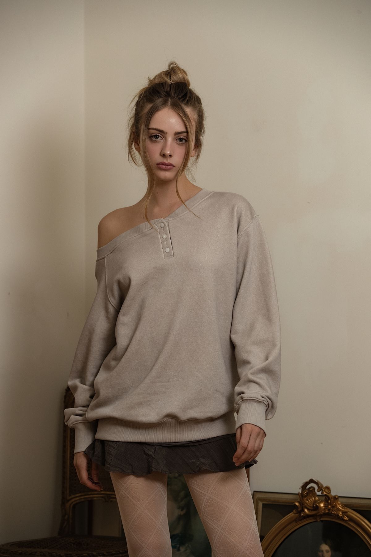 피프트 에일리어스(FIFTHALIAS) Latte one-off sweatshirt Cream beige