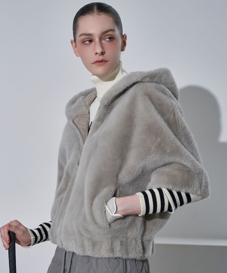 베어 소프트 퍼 후드 반팔 무스탕 점퍼 FM12FJ700L